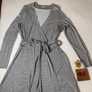 Banana Republic White and Black long sleeve